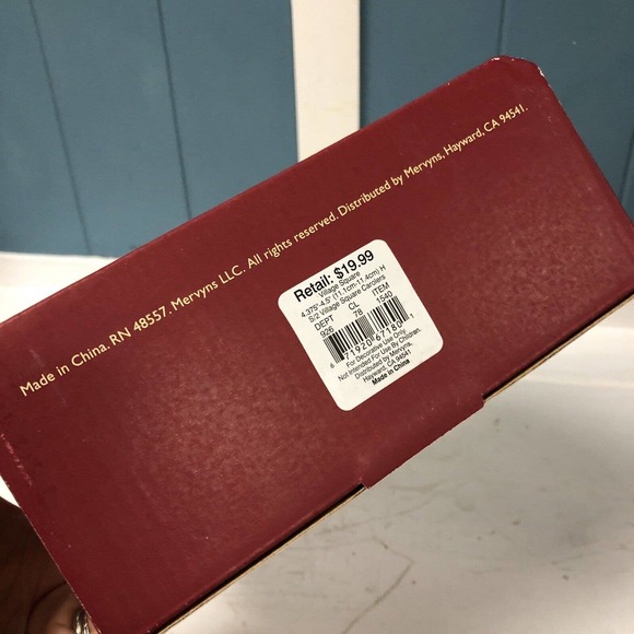 Village Square 20th Anniversary Village Square Carolers Christmas Figurines 2006 - Picture 4 of 4